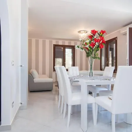 Hh Selection Emiro Lascari